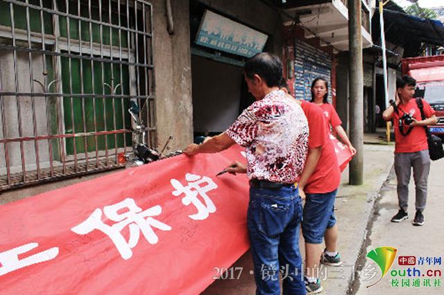 湖南工程学院志愿者探访老街 为灾后修复建言献策