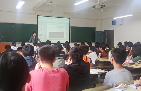 1524792918408036783.jpg 曾贵上课.jpg