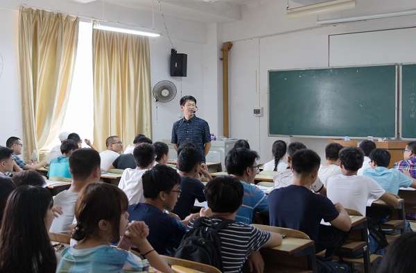 1473650406911020218.jpg 第一次主题班会.jpg