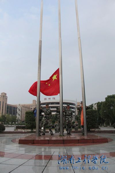 升旗仪式1.jpg