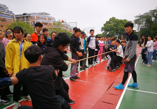 1525835466814017501.jpg 拔河比赛——摄2.jpg