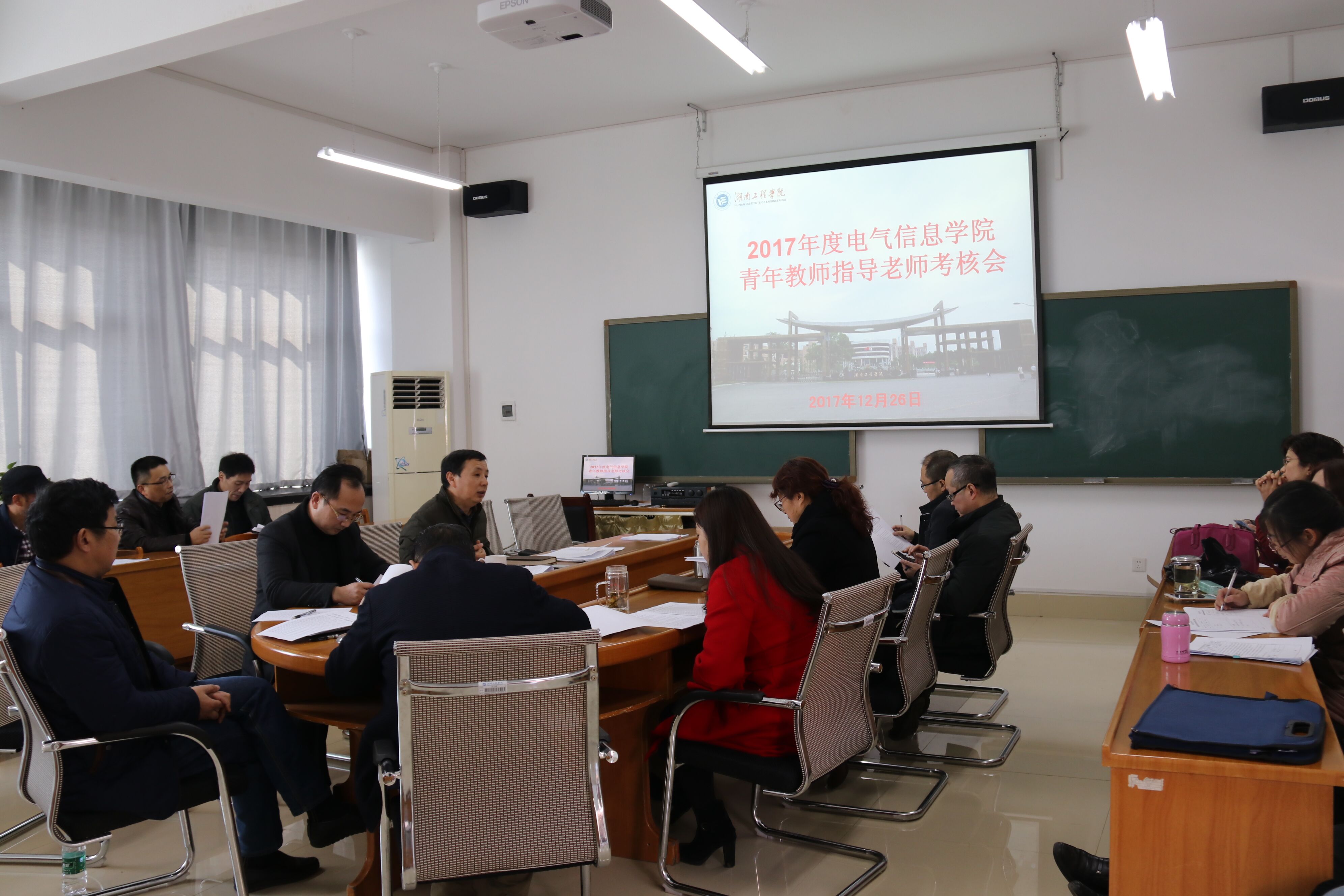 电气信息学院"传帮带"实行考核制 促进青年教师成长