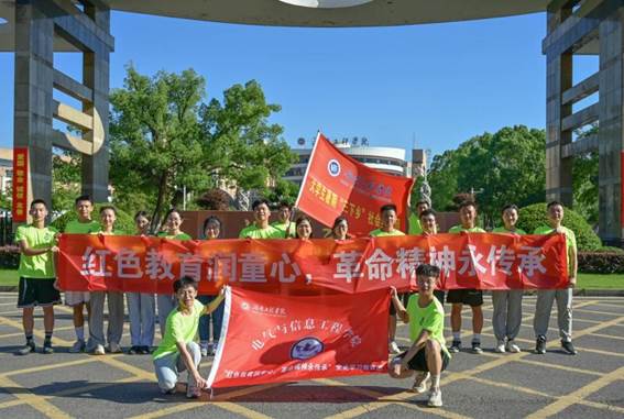 实践队出发前合影_proc